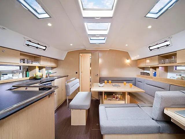 Bavaria 45 BT '11 - [Internal image]