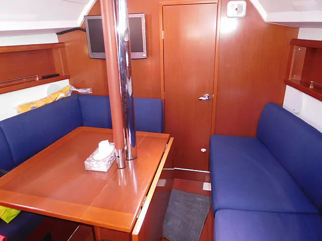 Oceanis 31 - [Internal image]