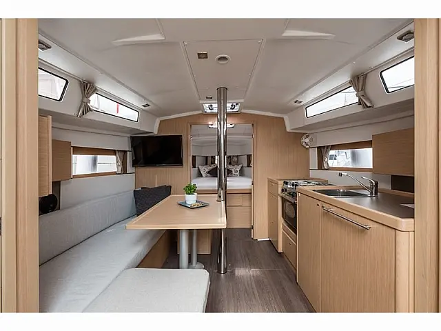 Oceanis 38.1 performance - [Internal image]