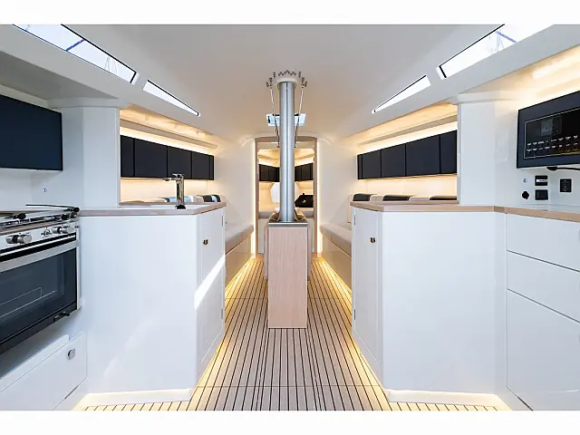 Italia Yachts 11.98 - [Internal image]