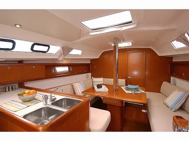 Oceanis 34 - [Internal image]