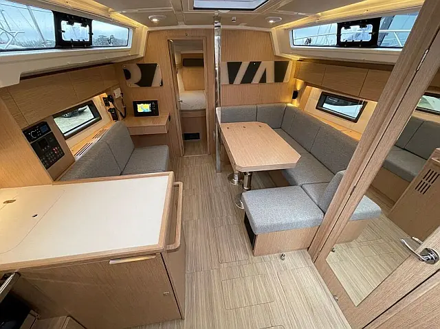 Bavaria C38 - [Internal image]