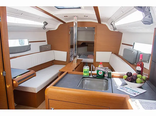 Sun Odyssey 349 - [Internal image]