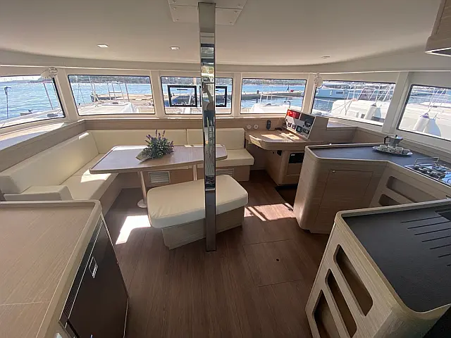 Lagoon 42 - [Internal image]
