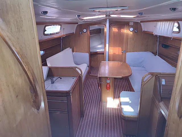 Bavaria 37 Cruiser - [Internal image]