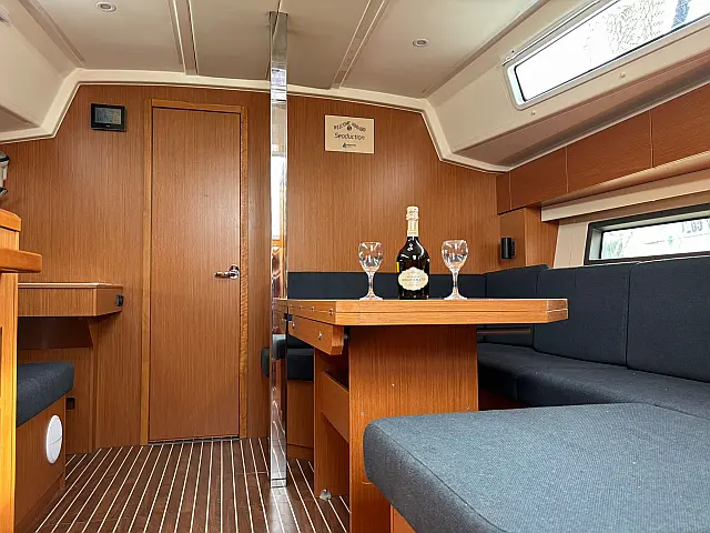 Bavaria C42 - [Internal image]