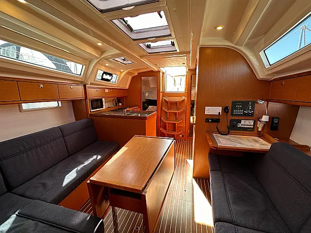 Bavaria Cruiser 37 - [Internal image]