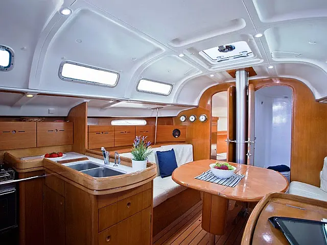 First 40.7 - [Internal image]