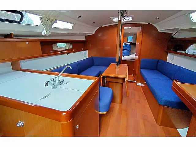 Oceanis 37 - [Internal image]