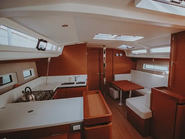 Sun Odyssey 440 - [Internal image]