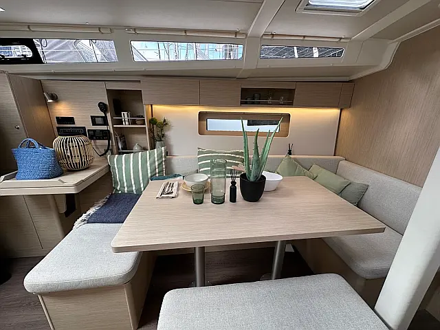 Oceanis 37.1 - [Internal image]