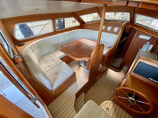 Sirius 32 - [Internal image]