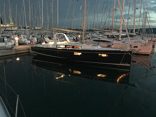 Oceanis 38.1 - [External image]