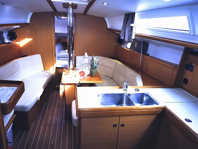 Sun Odyssey 36i - [Internal image]