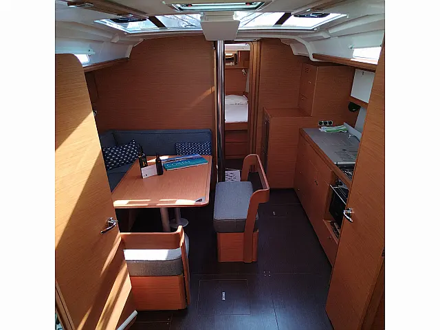Dufour 430 - [Internal image]