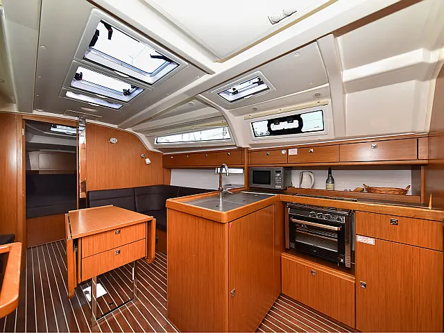 Bavaria 37 - [Internal image]