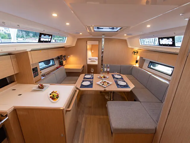 Bavaria C42 - [Internal image]
