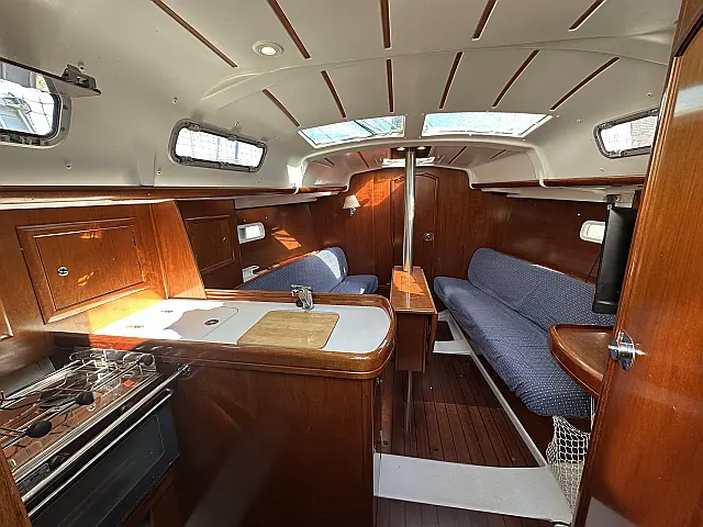 Oceanis 323 Clipper - [Internal image]