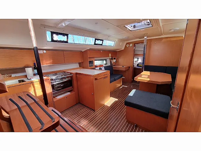 Bavaria C42 - [Internal image]