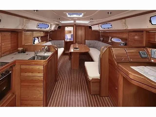 Bavaria 37 Cruiser - [Internal image]