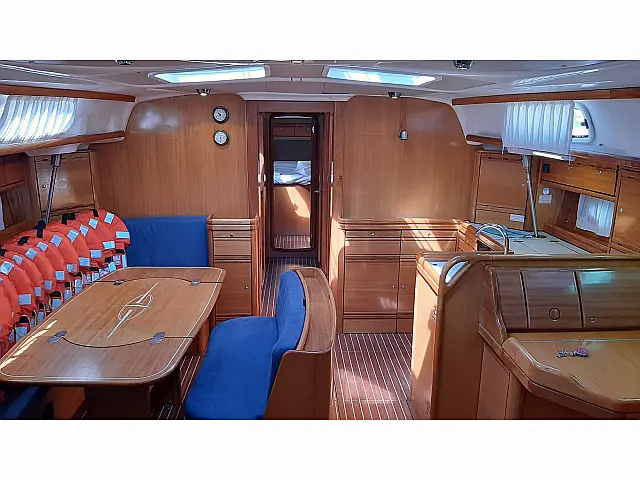 Bavaria 50 cruiser  - [Internal image]