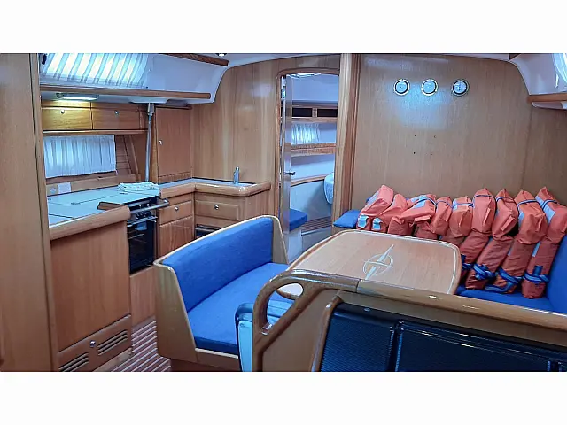 Bavaria 42 Cruiser - [Internal image]