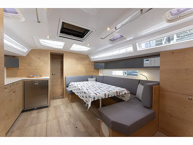 Elan Impression 45 - [Internal image]