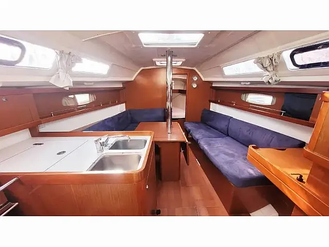 Oceanis 31 (DL) - [Internal image]