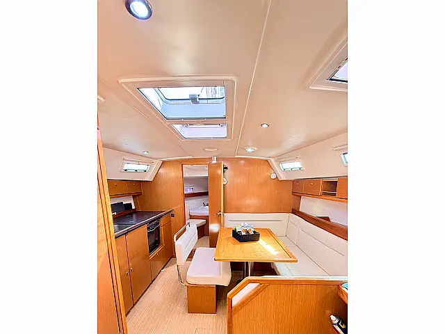 Bavaria 40 Cruiser - [Internal image]