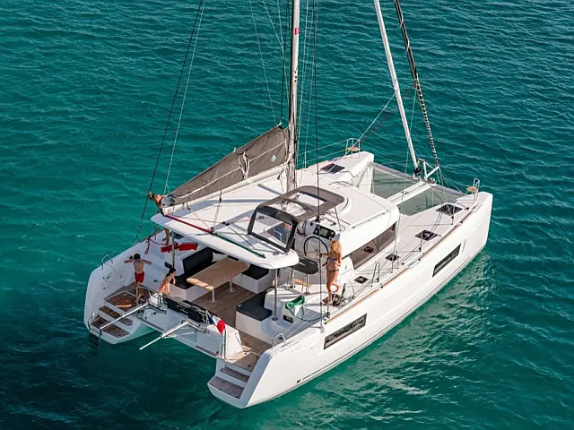 Lagoon 40 - [External image]