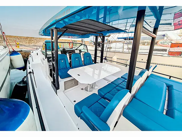 Axopar 37 Sun Top (1 cabin) - [Layout image]