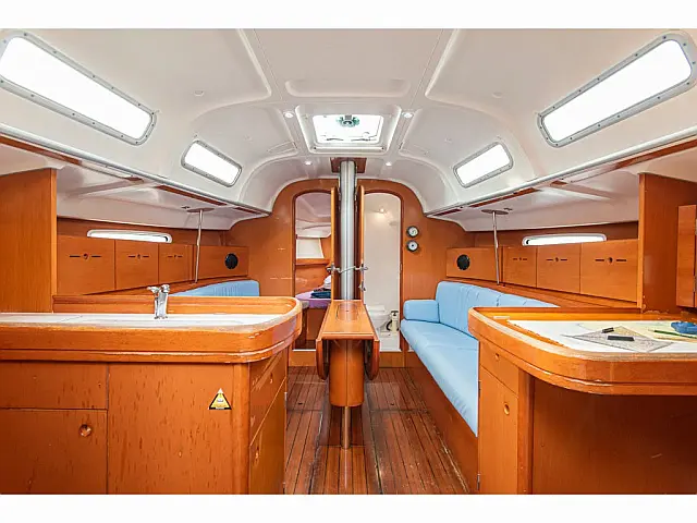 First 40.7 - [Internal image]