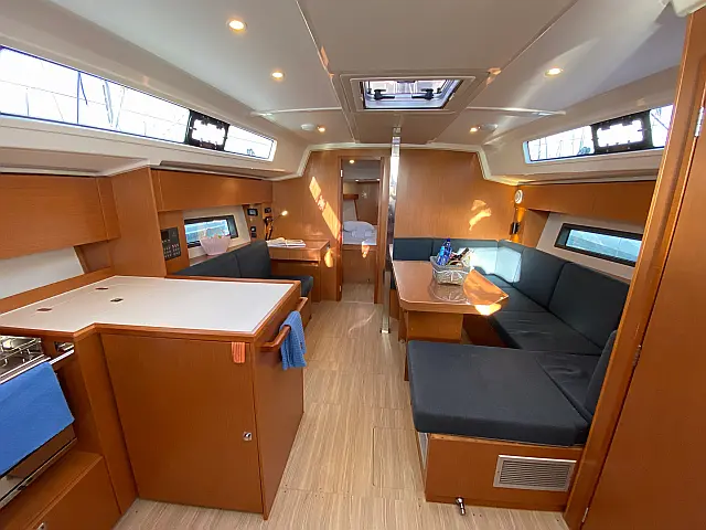 Bavaria C42 - [Internal image]