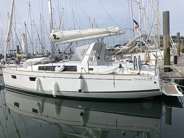 Oceanis 38.1 - [External image]