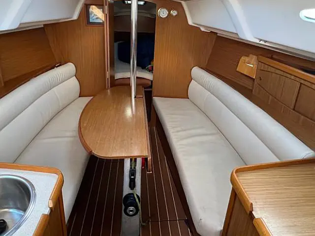 Sun Odyssey 29  - [Internal image]