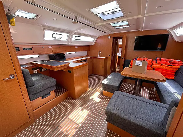 Bavaria Cruiser 51 - [Internal image]
