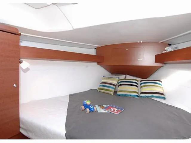 Dufour 335 - [Internal image]