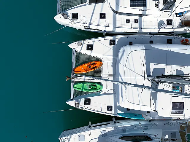 Lagoon 42 - [External image]