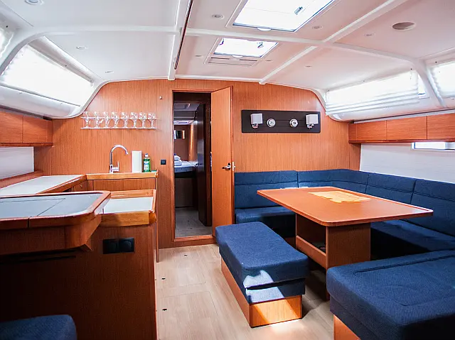 Bavaria Cruiser 51 - [Internal image]