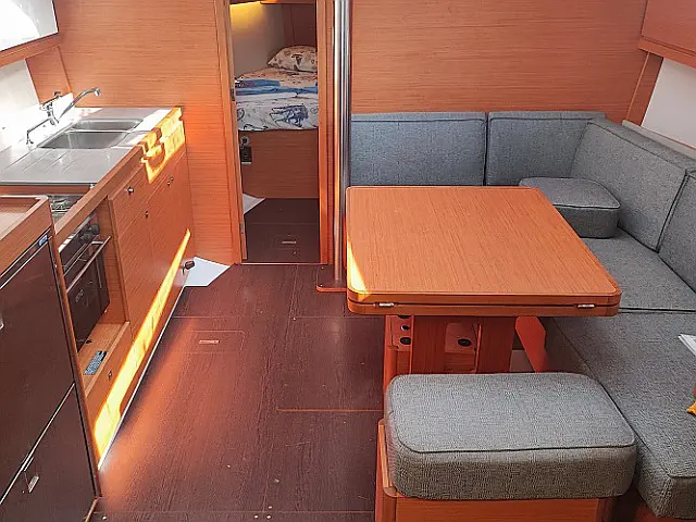 Dufour 390 - [Internal image]
