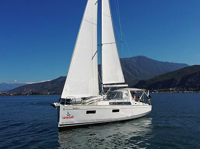 Oceanis 38.1 - [External image]