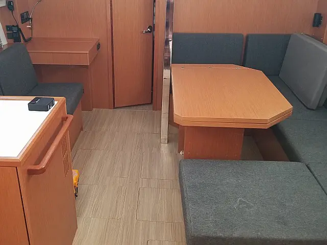 Bavaria C42 - [Internal image]
