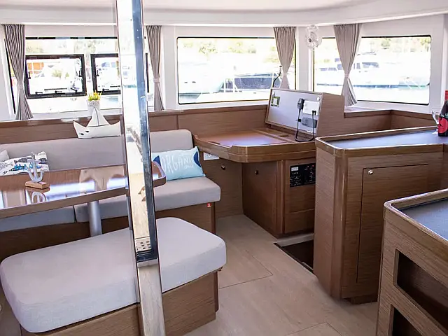 Lagoon 42 - [Internal image]