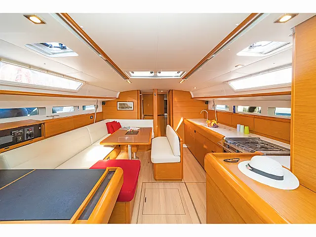 Sun Odyssey 519 A/C & GEN - [Internal image]
