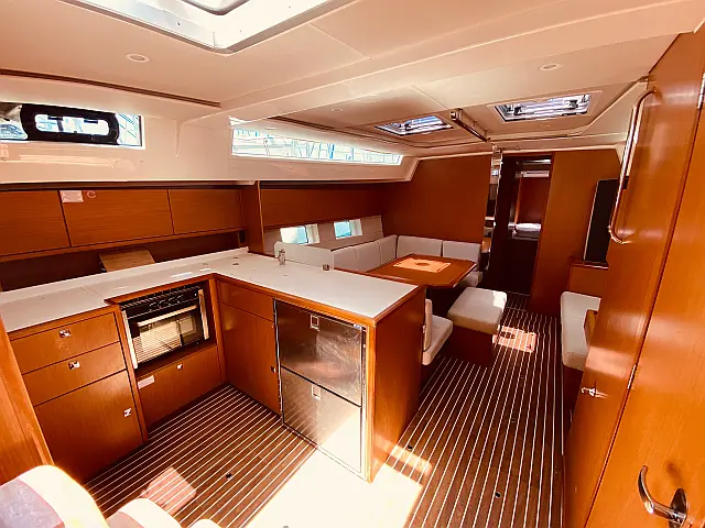 Bavaria C45 - [Internal image]
