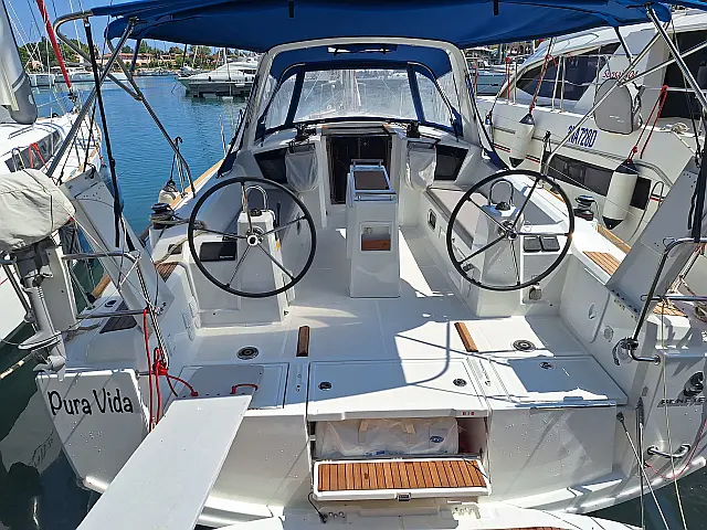 Oceanis 38.1 - [External image]