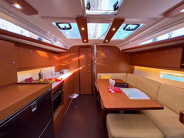Dufour 390 GL - [Internal image]