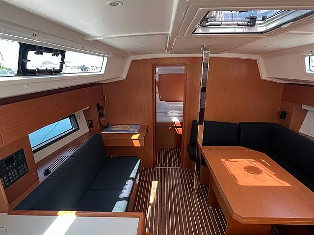 Bavaria C 42 - [Internal image]