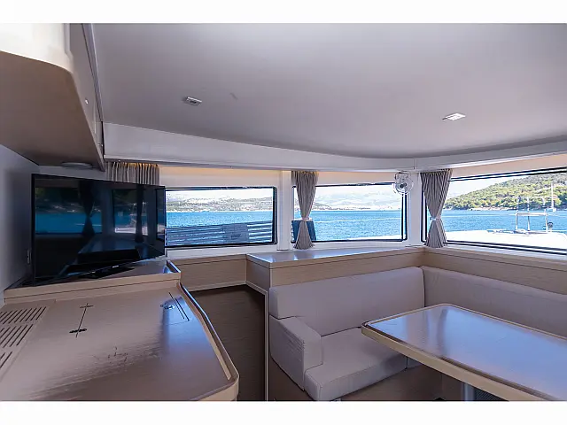 Lagoon 42 owner version - [Internal image]