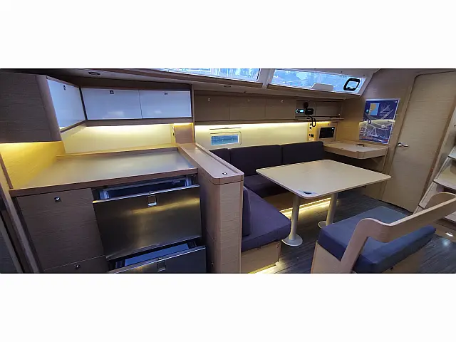 Dufour 430 - [Internal image]